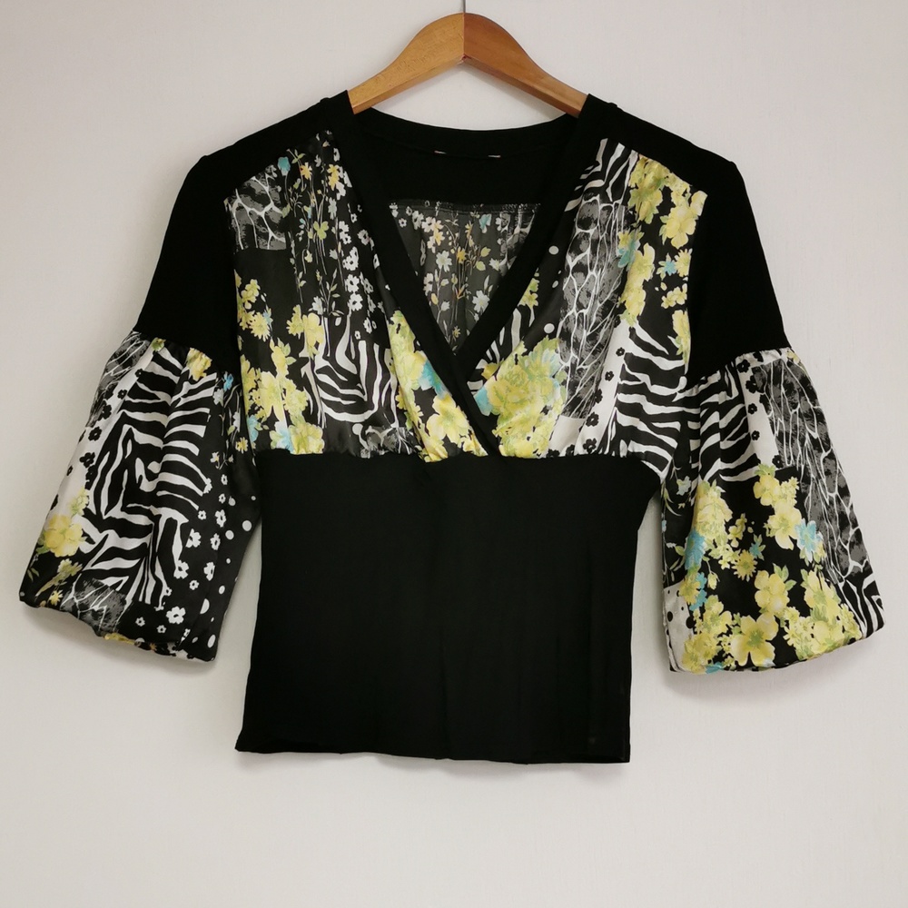 NWOT Bubble sleeve top